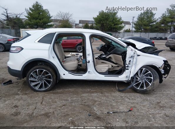 2LMPJ8KP9LBL29917 2020 LINCOLN NAUTILUS White Вид задньої частини салону
