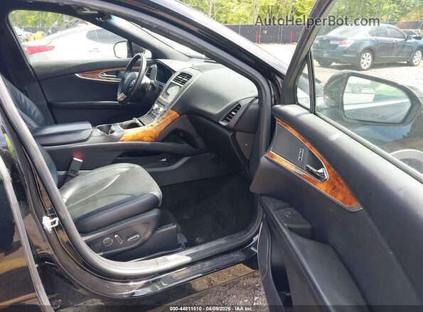 2LMPJ8LP5HBL46784 2017 LINCOLN MKX Black Widok wnętrza z przodu