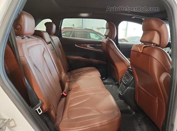 2LMPJ8LP8HBL28568 2017 LINCOLN MKX White Вид задньої частини салону