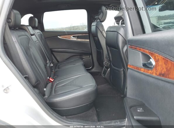2LMPJ8LR1HBL33810 2017 LINCOLN MKX Silver Widok naklejki z numerem VIN