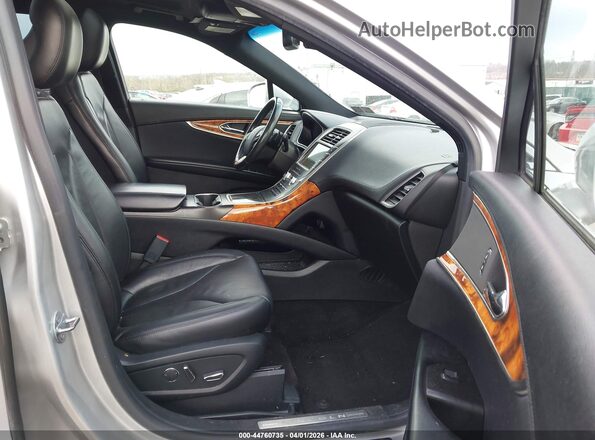 2LMPJ8LR1HBL33810 2017 LINCOLN MKX Silver Widok wnętrza z przodu