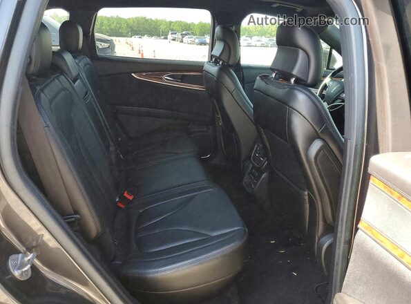 2LMPJ8LR5HBL11504 2017 LINCOLN MKX Gray Widok wnętrza z tyłu