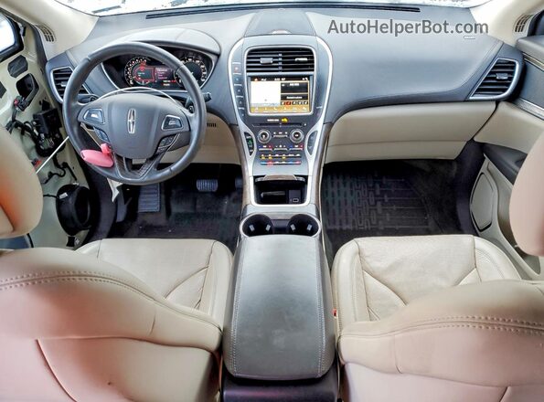 2LMPJ8LR7JBL13826 2018 LINCOLN MKX Кремовый Вид панели приборов