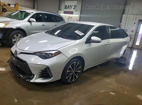 2T1BURHE4JC011933 2018 TOYOTA LL Silver Առջևի ձախ երեք քառորդ տեսարան