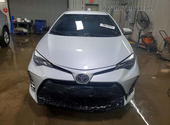 2T1BURHE4JC011933 2018 TOYOTA LL Silver Դիմացի տեսք