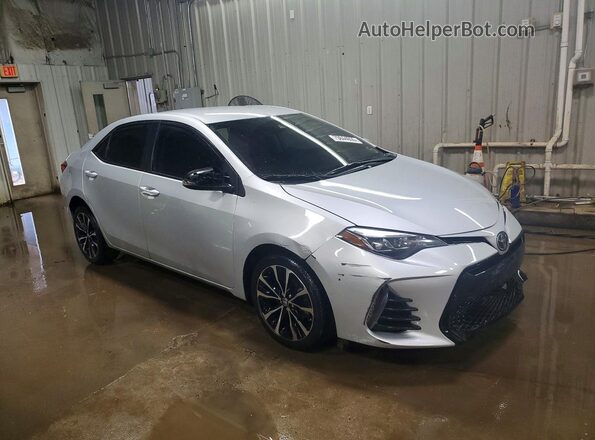 2T1BURHE4JC011933 2018 TOYOTA LL Silver Առջևի աջ