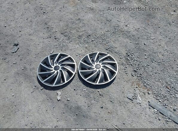 2T1BURHE6JC124475 2018 TOYOTA LL Silver Սարքավորումների վահանակի տեսք