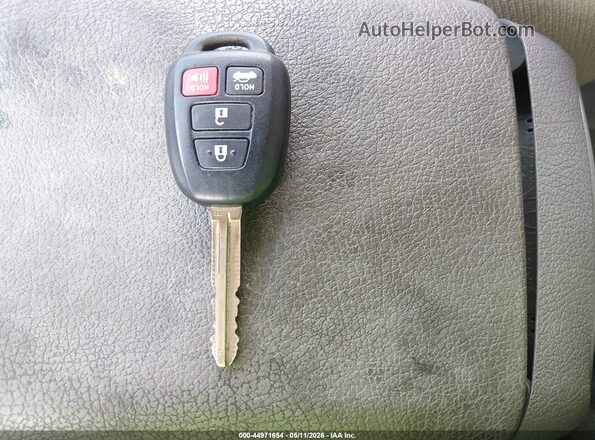 2T1BURHE8HC950285 2017 TOYOTA LL Red Widok deski rozdzielczej