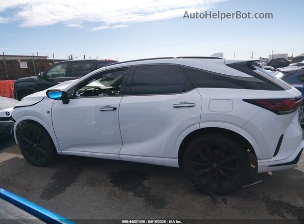 2T2BCMEA0RC015718 2024 LEXUS RX 500H White 