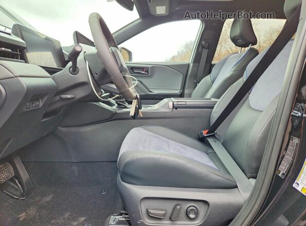 2T36CRAV2TW004535 2026 TOYOTA RAV4 Черный Вид салона спереди