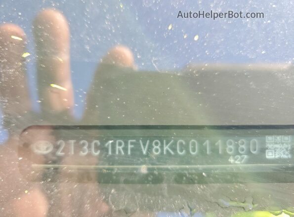 2T3C1RFV8KC011880 2019 TOYOTA LE Silver Widok naklejki z numerem VIN