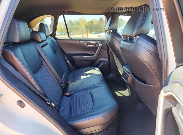 2T3EWRFV3LW089316 2020 TOYOTA RAV4 Белый Вид задней части салона