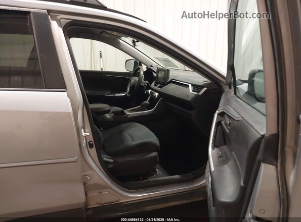 2T3F1RFV3LW138727 2020 TOYOTA LE Серебряный Вид салона спереди