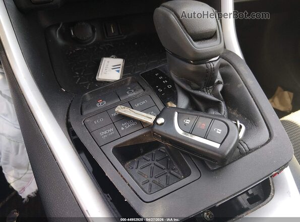 2T3F1RFV8MW165388 2021 TOYOTA LE Silver Vista del salpicadero