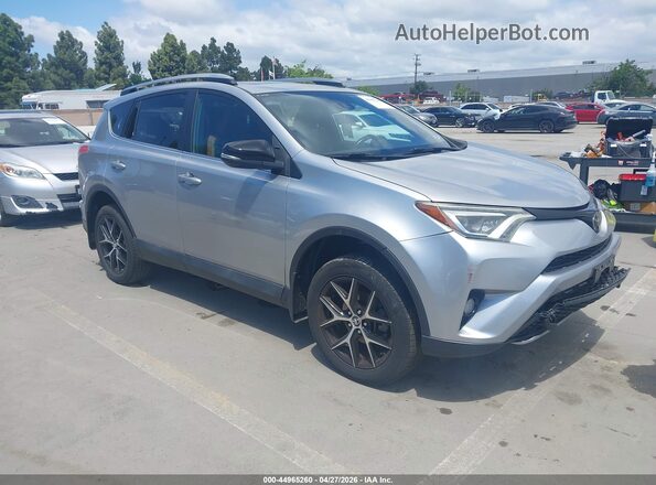 2T3NFREV1JW409473 2018 TOYOTA RAV4 Silver Przód prawy