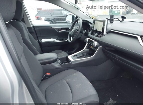 2T3P1RFV2SW506687 2025 TOYOTA LE Silver Widok wnętrza z przodu