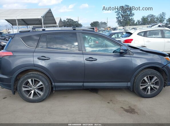 2T3RFREV1JW844561 2018 TOYOTA LE Gray Widok wnętrza z tyłu