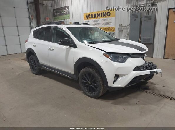 2T3RFREV4JW829410 2018 TOYOTA RAV4 White Передня права чверть