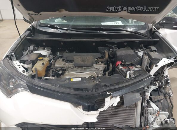 2T3RFREV4JW829410 2018 TOYOTA RAV4 White Вид ззаду