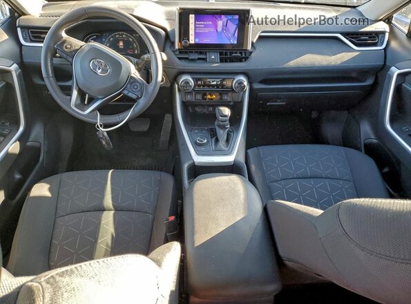 2T3RWRFV7SW280429 2025 TOYOTA LE Серый Вид панели приборов