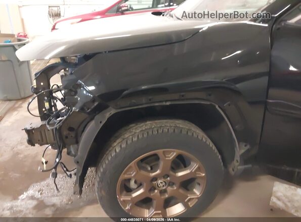 2T3UWRFV8RW229915 2024 TOYOTA RAV4 HYBRID Черный 