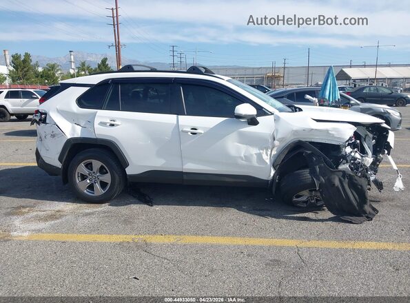 2T3W1RFV1NC176915 2022 TOYOTA LE White Widok wnętrza z tyłu
