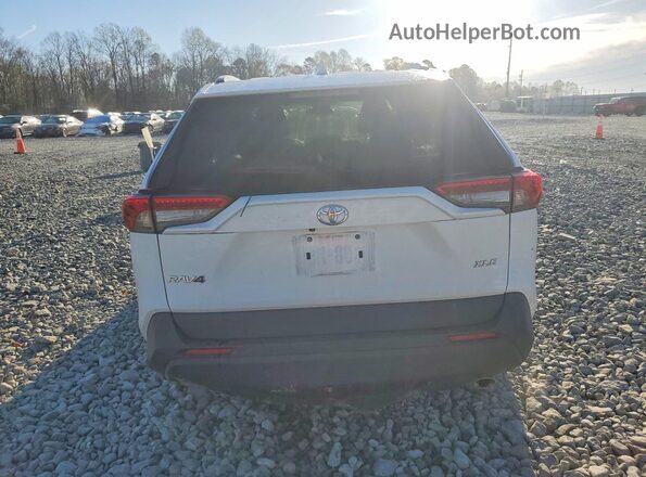 2T3W1RFV3PC231576 2023 TOYOTA LE White Widok z tyłu