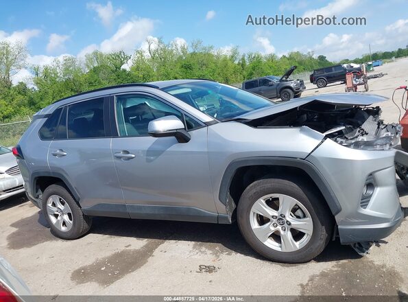 2T3W1RFV6LC052717 2020 TOYOTA LE Серебряный Вид задней части салона