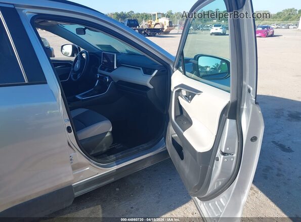 2T3W1RFV8RC259604 2024 TOYOTA LE Silver Widok wnętrza z przodu