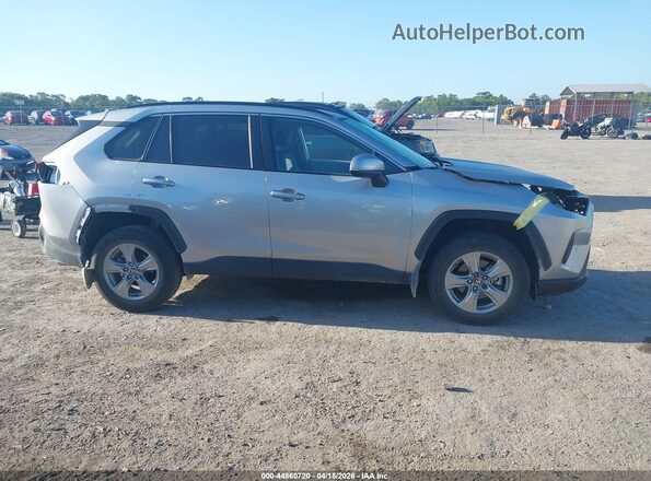 2T3W1RFV8RC259604 2024 TOYOTA LE Silver Widok wnętrza z tyłu