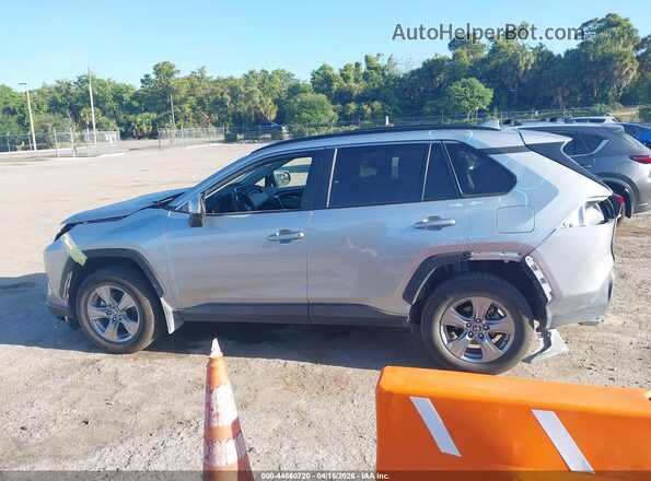 2T3W1RFV8RC259604 2024 TOYOTA LE Silver Widok wnętrza 360 stopni