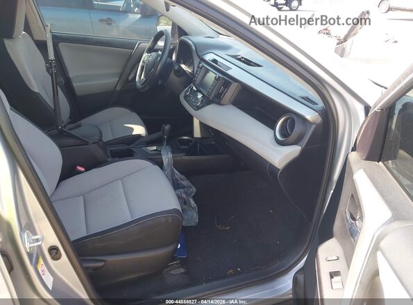 2T3WFREV2HW352280 2017 TOYOTA LE Серебряный Вид салона спереди