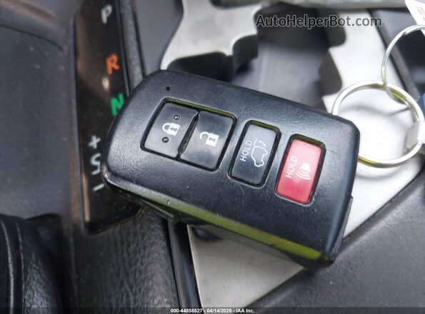 2T3WFREV2HW352280 2017 TOYOTA LE Серебряный Вид панели приборов
