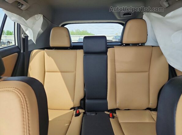 2T3YFREV2HW401132 2017 TOYOTA RAV White Widok tylnych siedzeń