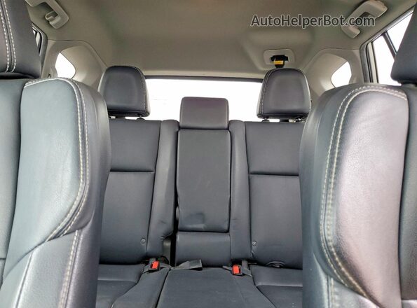 2T3YFREV8HW367116 2017 TOYOTA RAV4 Silver Widok tylnych siedzeń