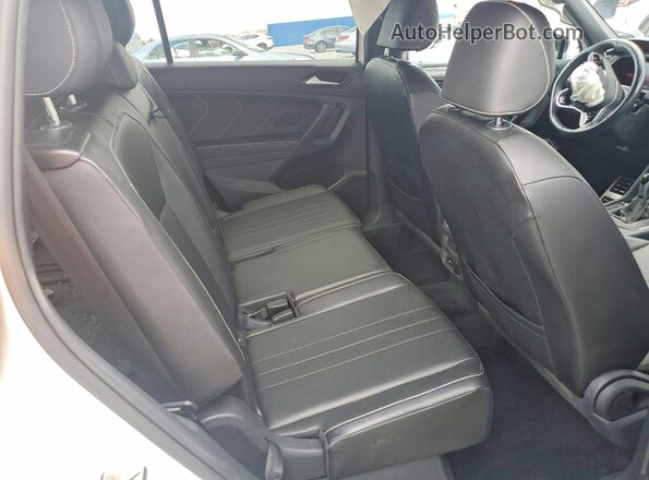 3VVCB7AX7NM073982 2022 VOLKSWAGEN TIGUAN Белый Вид задней части салона