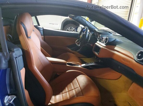 ZFF77XJA4H0226114 2017 FERRARI CALIFORNIA Blue Vista de los asientos traseros