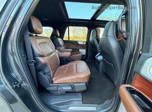 5LMJJ3LG6PEL01955 2023 LINCOLN NAVIGATOR Gray Widok wnętrza z przodu