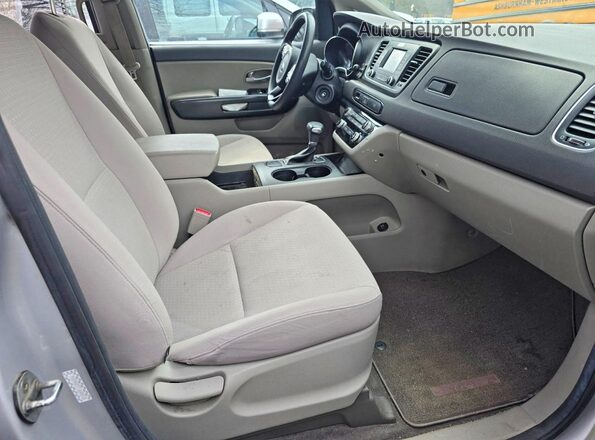 KNDMA5C17J6400720 2018 KIA SEDONA Серый Вид сзади