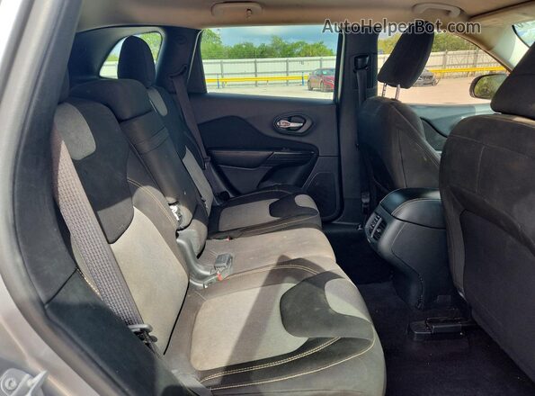 1C4PJLAB0GW362463 2022 JEEP CHEROKEE Silver Widok komory silnika