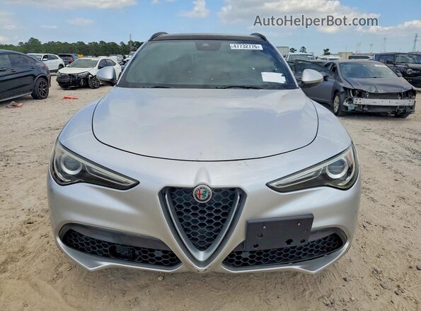 ZASFAKNN8J7B92646 2018 ALFA ROMEO STELVIO Silver Widok z tyłu