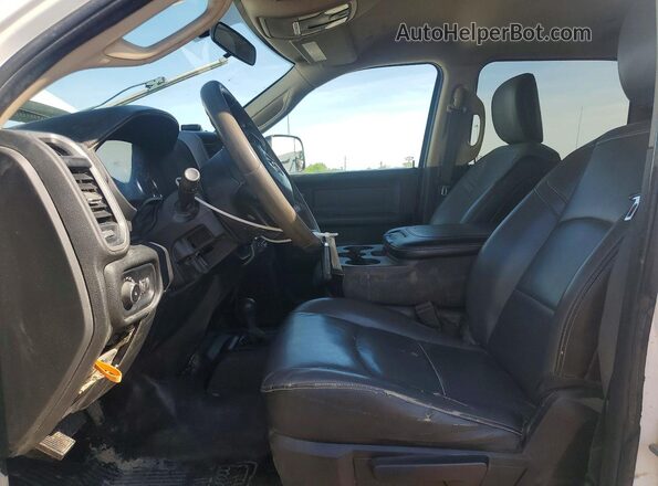 3C6UR5HJ0LG185112 2020 RAM 2500 Белый Вид панели приборов