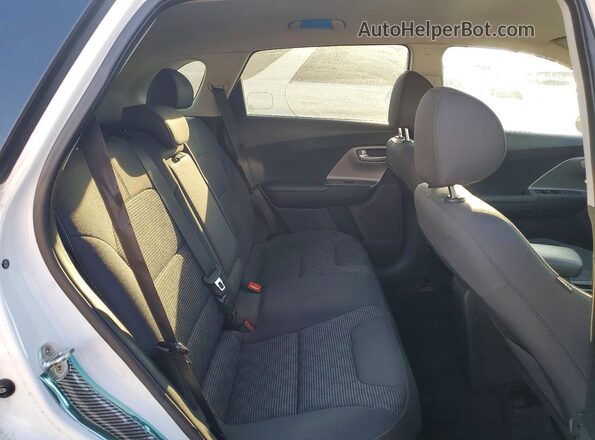 KNDCB3LC2K5284266 2019 KIA NIRO Белый Вид задней части салона