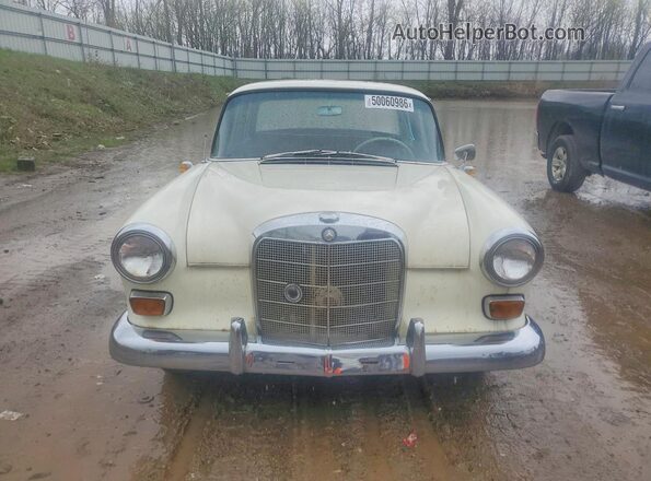 190DC041139D 1963 MERCEDES-BENZ 190 White Widok z tyłu