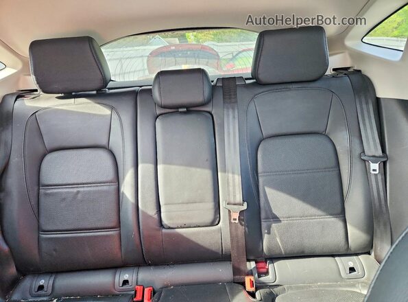SADFP2FX2K1Z66812 2019 JAGUAR E-PACE Red Widok wnętrza z tyłu