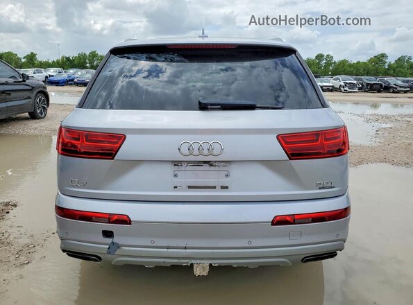 WA1VAAF71HD001105 2017 AUDI Q7 Серебряный Вид салона спереди