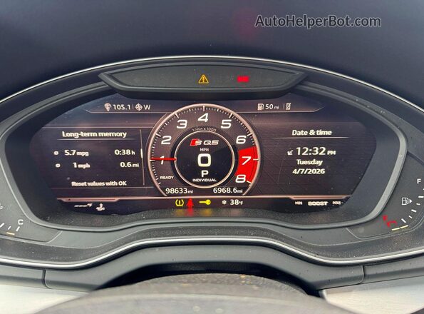 WA1A4AFY7J2009502 2018 AUDI SQ5 Белый Вид панели приборов