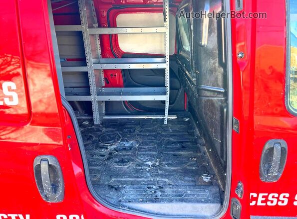 ZFBERFBTXG6B23064 2016 RAM PROMASTER Red უკანა სავარძლების ხედი