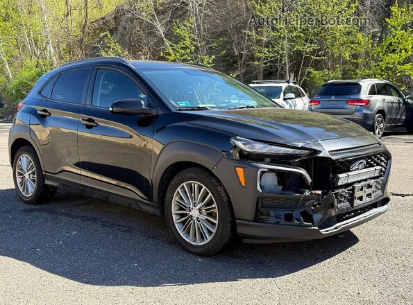 KM8K2CAA0JU131639 2018 HYUNDAI KONA Черный Передняя левая четверть