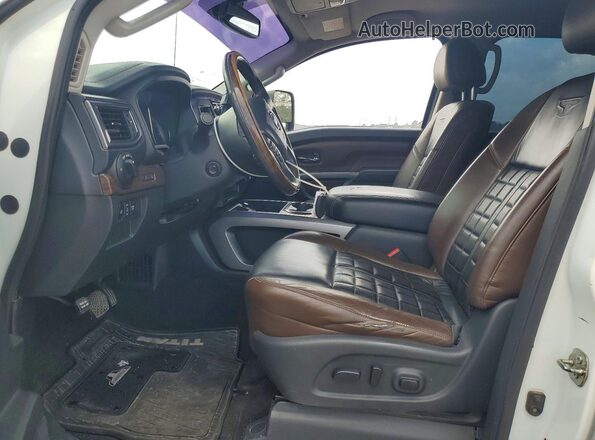 1N6BA1F28HN553155 2017 NISSAN TITAN White Widok deski rozdzielczej